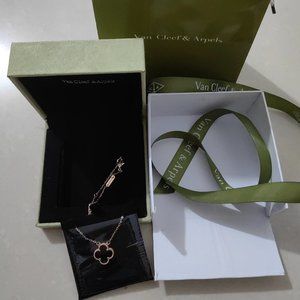 Van Cleef & Arpels necklace💗